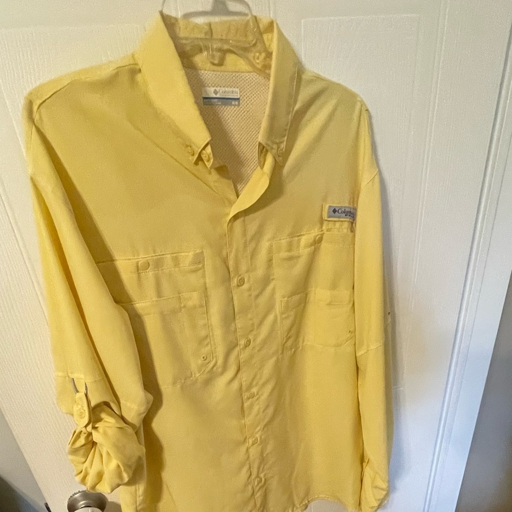 Columbia, medium sized Omni-shade shirt